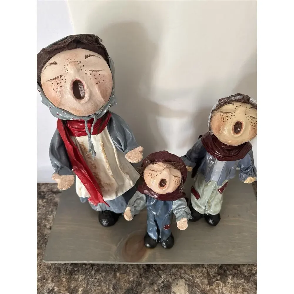 RARE VINTAGE PAPER MACHE CHRISTMAS CAROLERS FIGURES SET - UNIQUE - CUTE XMAS